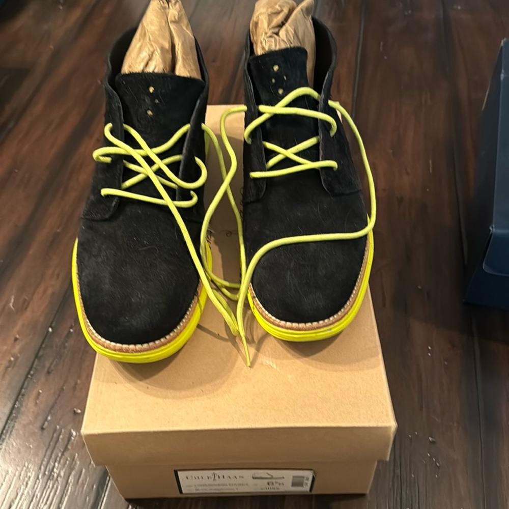 Men’s Size 6.5 or Women’s Size 9 Cole Hann Lunar Grand Chukka.